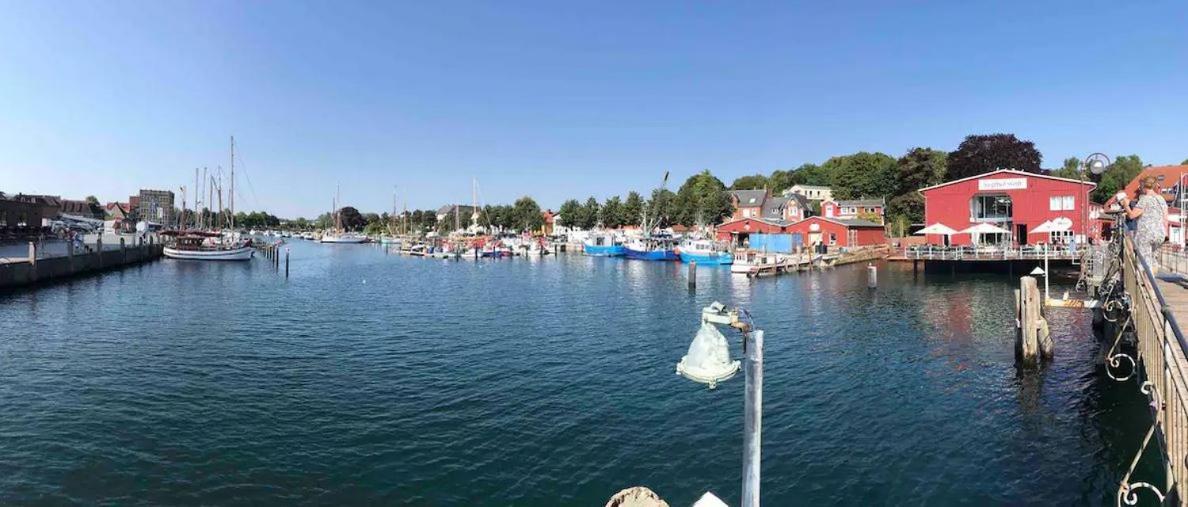 Im Bademantel An Den Strand Mit Terrasse Eckernförde Exterior foto