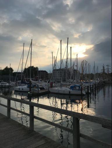 Im Bademantel An Den Strand Mit Terrasse Eckernförde Exterior foto